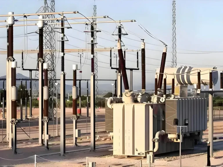 محول زيتي مغمور بجهد 220 كيلو فولت