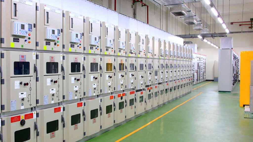 Bảo vệ an toàn điện trong mùa mưa: Các biện pháp thiết thực nhằm ngăn ngừa rò rỉ điện và đoản mạch tại công trường xây dựng và cơ sở công nghiệp 11 7 Phòng biến áp và phân phối điện nhà máy