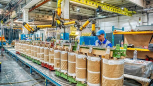 Selección de transformadores para proyectos mineros en Perú: altitud, sistemas de 60 Hz y logística de obra 6 Proceso de fabricación y pruebas en fábrica de transformadores